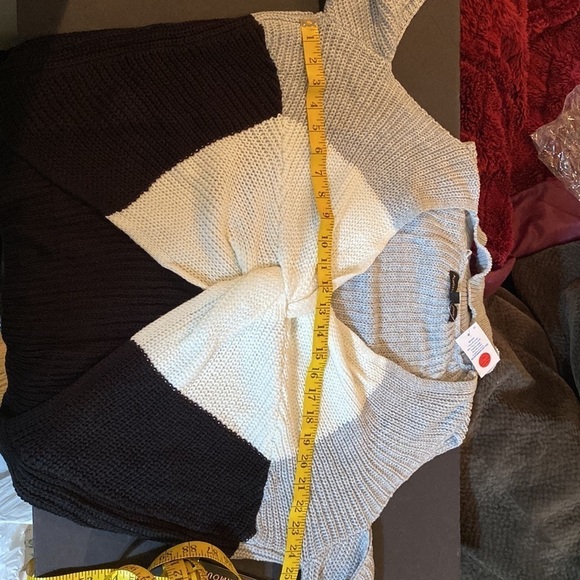 ALMOST FAMOUS sweater - Picture 8 of 8